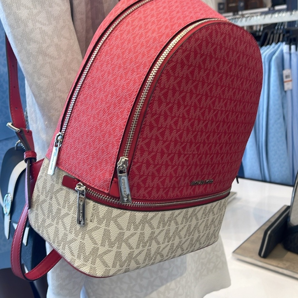 MICHAEL KORS Rhea Medium Zip Color-Block Signature Logo Backpack
DKRSPBRYMLT
NWT - Picture 9 of 16